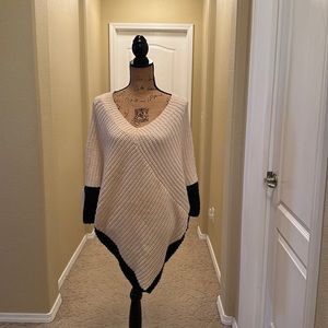 Ladies oversized Knit Sweater (New never been worn)